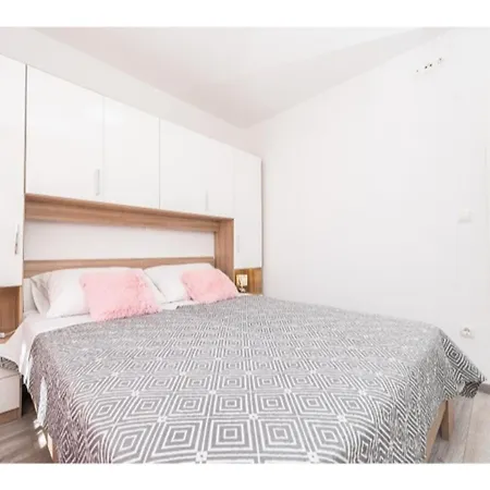 Modern Right On The Janice Beach In Centre 50 M Away Appartamento