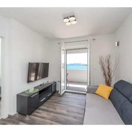 Modern Right On The Janice Beach In Centre 50 M Away *