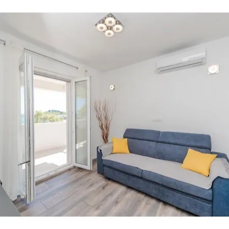 Modern Right On The Janice Beach In Centre 50 M Away Appartamento Pakoštane