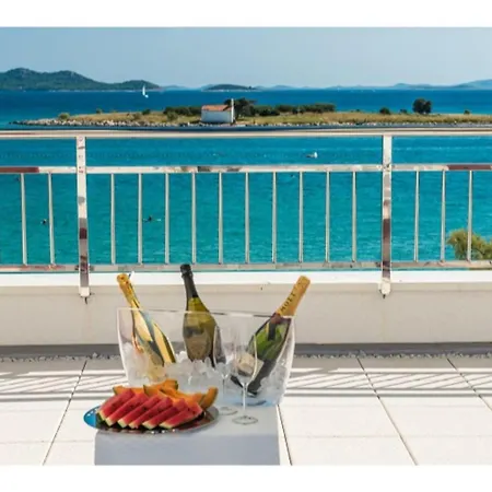Modern Right On The Janice Beach In Centre 50 M Away Appartamento Pakoštane