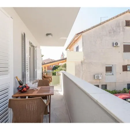 Modern Right On The Janice Beach In Centre 50 M Away *