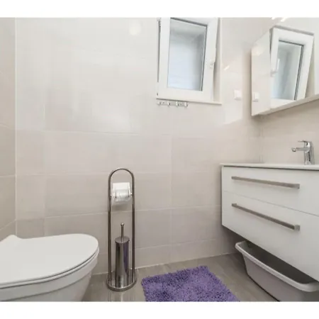 Apartment Modern Right On The Janice In Centre 50 M Away Pakostane