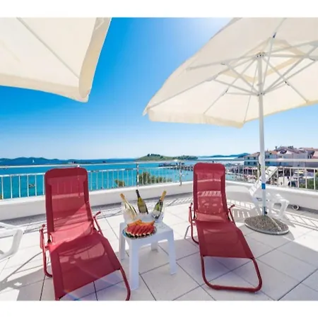 Apartment Modern Right On The Janice In Centre 50 M Away