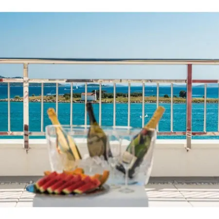 Apartment Modern Right On The Janice In Centre 50 M Away Pakostane