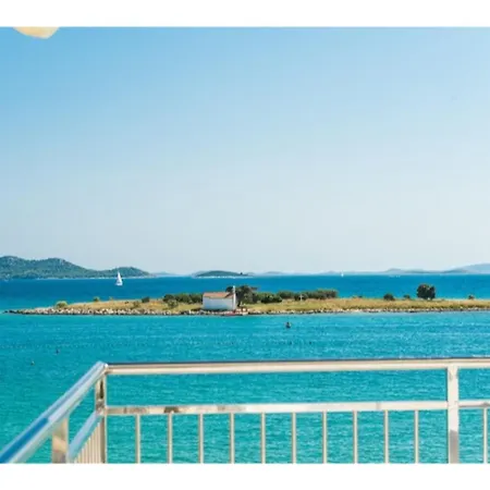 Apartment Modern Right On The Janice In Centre 50 M Away Pakostane