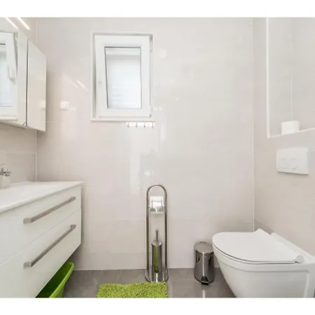Apartment Modern Right On The Janice In Centre 50 M Away Pakostane