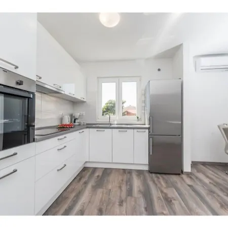 Apartment Modern Right On The Janice In Centre 50 M Away Pakostane