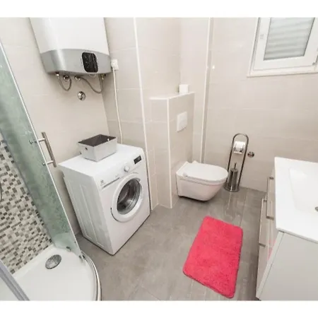 Apartment Modern Right On The Janice In Centre 50 M Away Pakostane