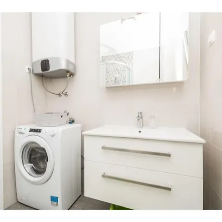 Apartment Modern Right On The Janice In Centre 50 M Away *