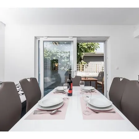 Modern Right On The Janice In Centre 50 M Away Apartment Pakostane