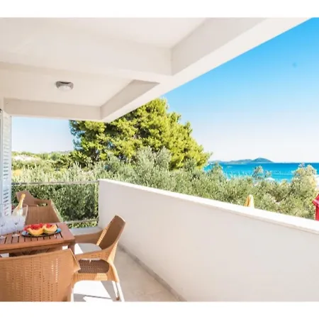 Modern Right On The Janice In Centre 50 M Away