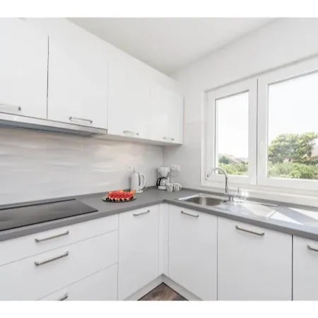 Apartment Modern Right On The Janice In Centre 50 M Away