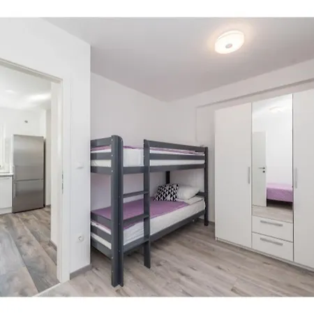 Apartment Modern Right On The Janice In Centre 50 M Away Pakostane